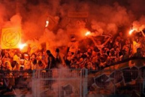 Чем обусловлено поведение футбольных фанатов?